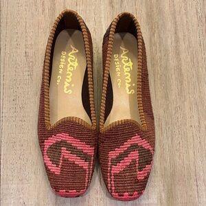 Artemis Design Co. Woven Brown and Pink Loafers
